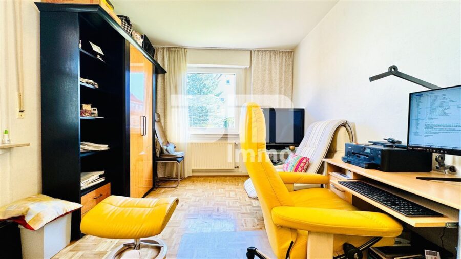 Zeitlose Eleganz trifft Moderne: Modernisiertes Einfamilienhaus mit großem Garten und Garage - EG Gästezimmer / Büro